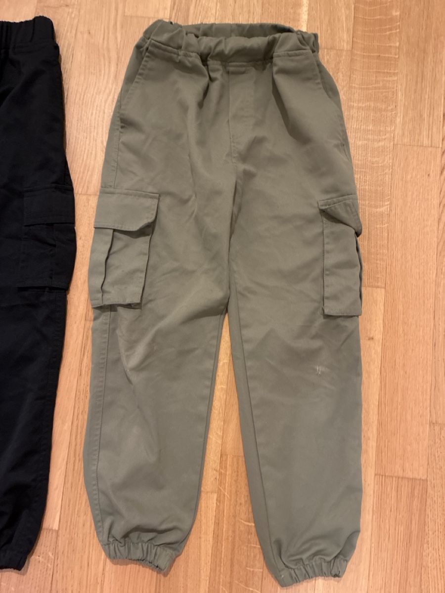 Lotti & Set di vestiti: 3 Cargo Hosen , Joggerpants – Usato da Winterthur venduto da Tiklo 1