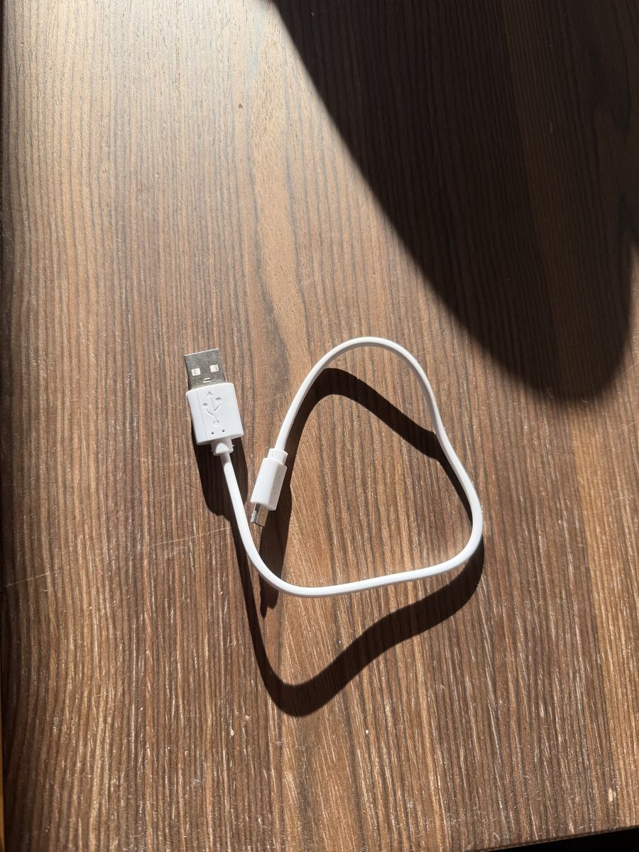 Cavi: Câble de charge USB vers micro USB état neuf – Nuovo (secondo la descrizione) da Genève venduto da car_2n8m