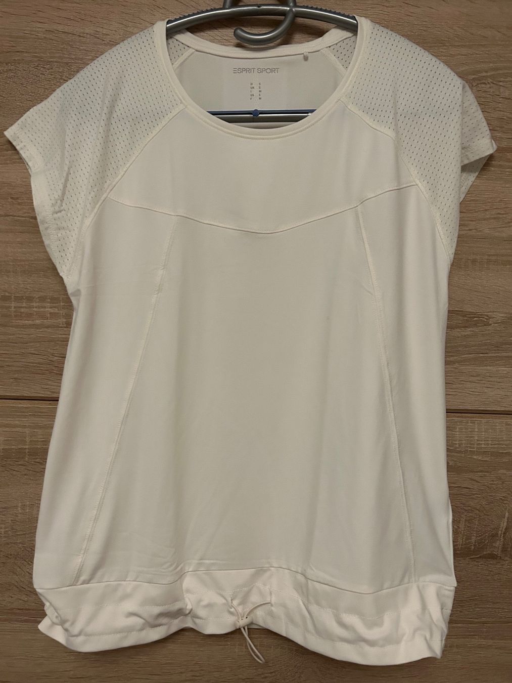 T-Shirts: T-shirt de sport Esprit – Gebraucht aus Lausanne von naranjo