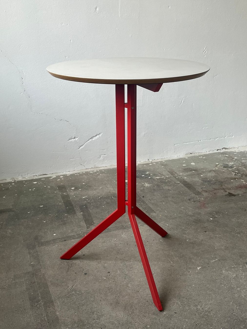 Tavoli: Stehtisch Linoleum | Nektar Design – Usato da Zürich venduto da Glaesser