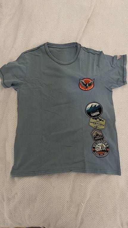 T-shirt: Guess Shirt grau – Usato da Brunnen venduto da sea_c7bm