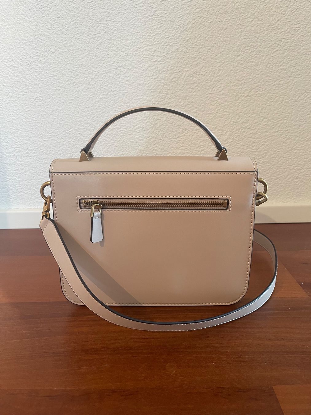 Guess Borse da donna: Guess Handtasche - wie Neu! – Nuovo (secondo la descrizione) da Wangen ZH venduto da unihocplayerin7 2