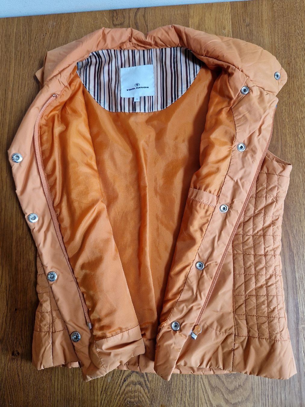 Tom Tailor Gilet & Giacche senza maniche: Gilet orange von Tom Tailor, Grösse s – Usato da Wattenwil venduto da susawe 2