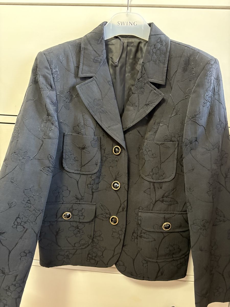 Giacche: Blazer mit Blumendetails🖤 – Usato da Winterthur venduto da Stupu7hs 3