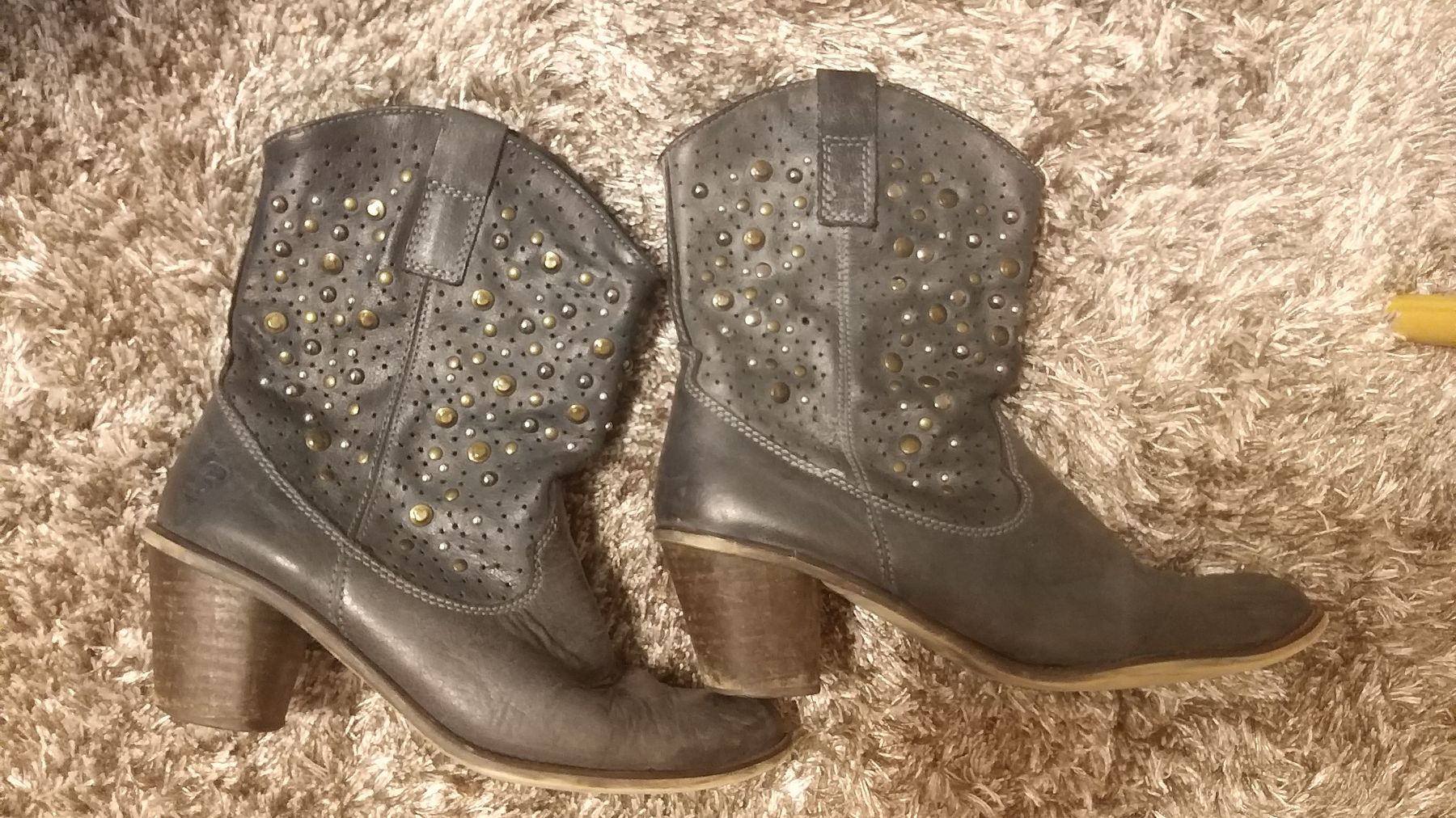 Scarpe da donna: Stiefeletten mit Glitzernieten in dunkelblau – Usato da Niederhasli venduto da Goodquality