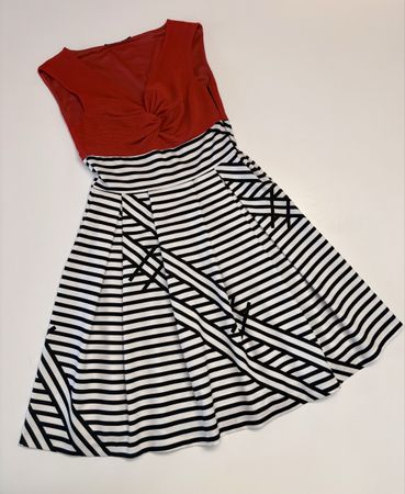 Elegantes Kleid mit Streifen, Grösse 42 Made in Italy!