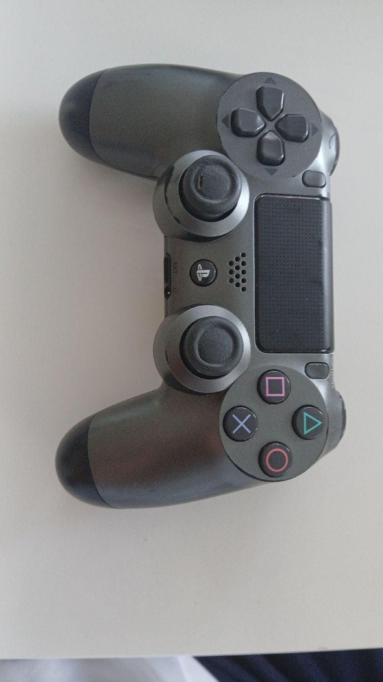 Sony Controller: Sony PS4 controller – Usato da Grenchen venduto da Nathaniel74