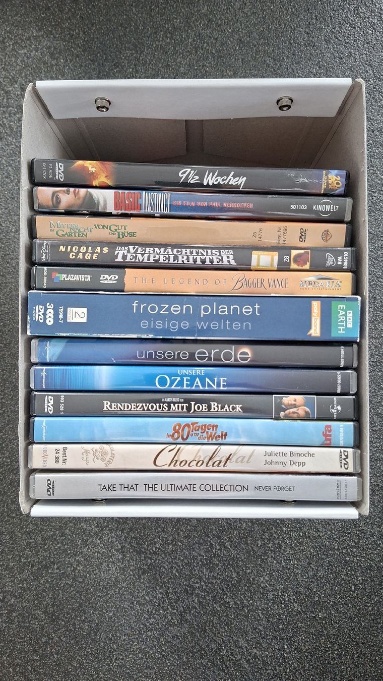 Tutti i DVDs: DVD-Set (Basic Instinct, 9 1/2 Wochen,...) – Usato da Hünenberg venduto da 1902