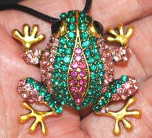 Brosche oder Halskette L-7000 – Frosch multicolor Strass 4x3
