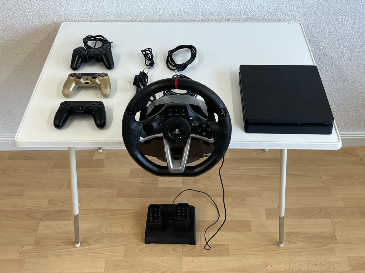 Sony Console: Playstation 4 mit Lenkrad, Pedalen und 3 Controller – Usato da Horgen venduto da Grizzly83 1
