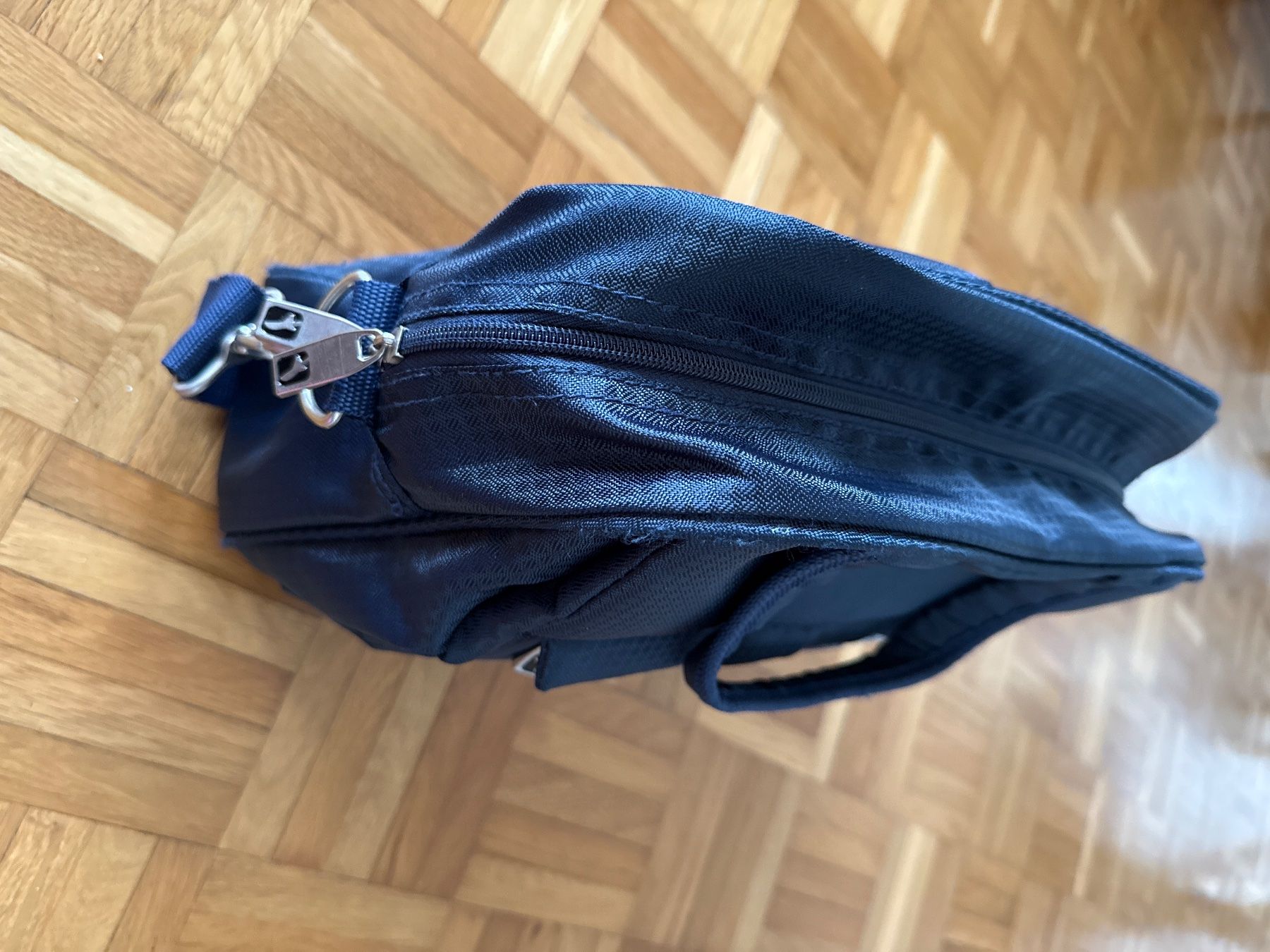 Custodie per cosmetici: AIRPORT Kosmetiktasche / Necessaire – Usato da Horgen venduto da linuxrp 3