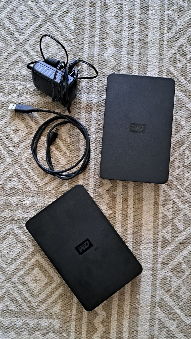 Western Digital Harddisks: WD externe Harddisk 2 x 2TB – Gebraucht aus Berikon von minouvanE