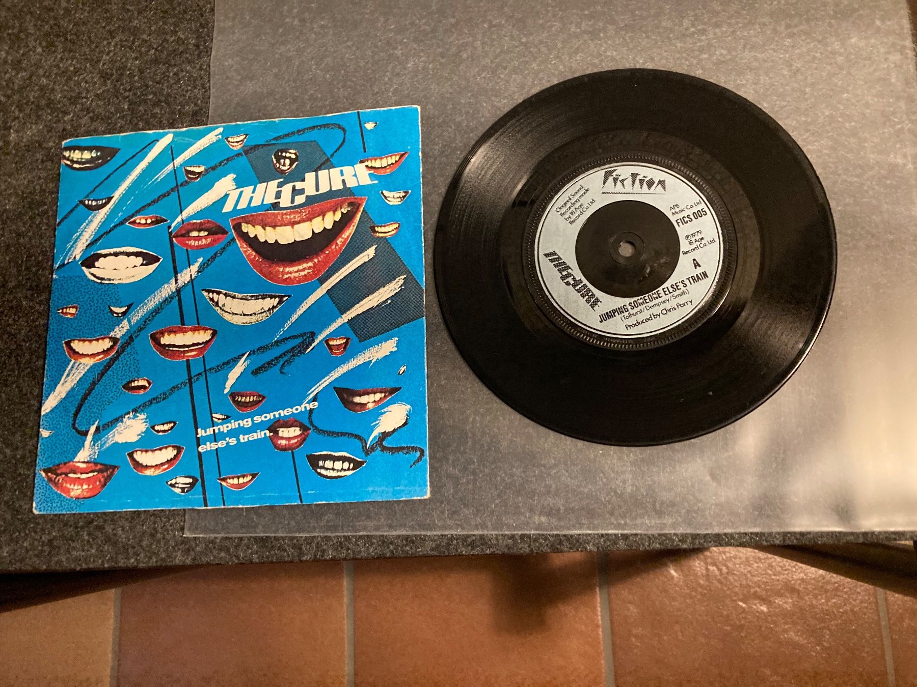 Dischi in vinile: The Cure - Jumping Someone Else's Train – Usato da Fribourg venduto da Karushi