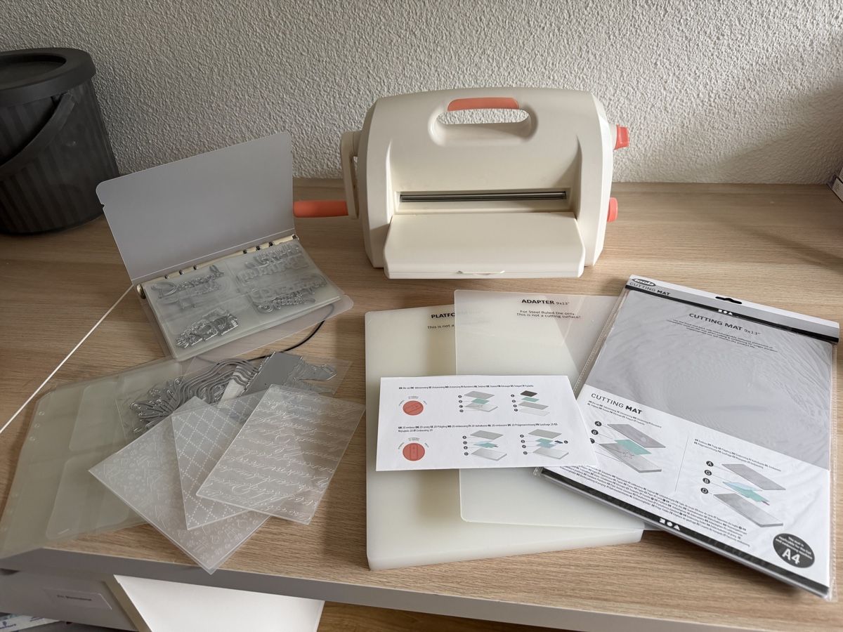Tutte le macchine: Stanz und Prägemaschine A4 – Nuovo (secondo la descrizione) da Schübelbach venduto da Sambodscha
