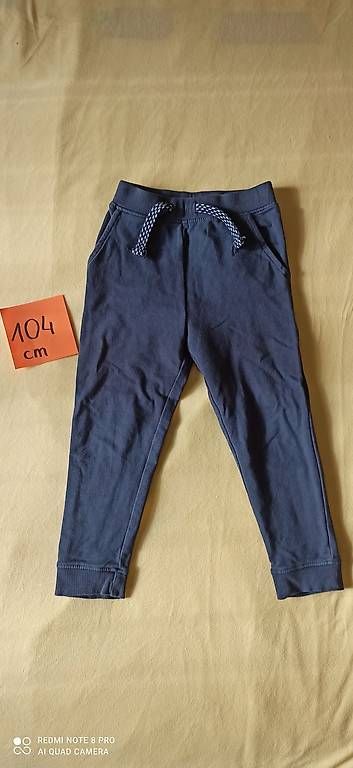 Pantalons: Jogginghose Kind 98 cm – D'occasion à Kriens par opo_p5p6