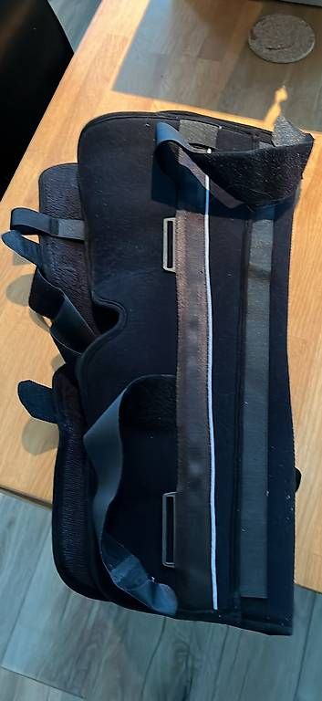 Appareils médicaux: Knieschiene mit Patellaaussparung – D'occasion à Safenwil par piku219 2