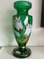 Vase vintage Bohemia verre émeraude, décor floral. 31cm