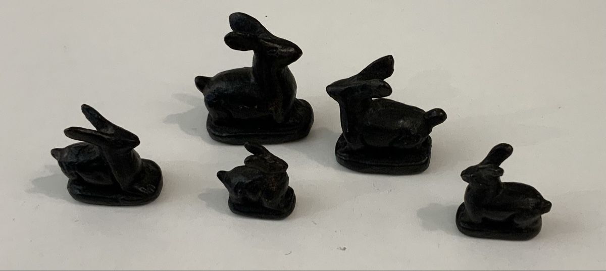 Statuette: Ensemble de 5 mini lapins en métal noir – Usato da rolle venduto da Tontonjulot 2