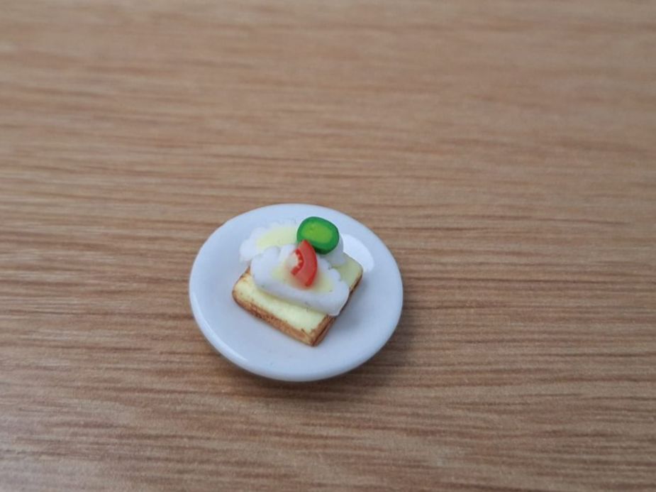 Case e mobili per bambole: Camembert Canape auf Keramik Teller, Handmade – Nuovo (secondo la descrizione) da Zürich venduto da HandmadeTinyFood 2