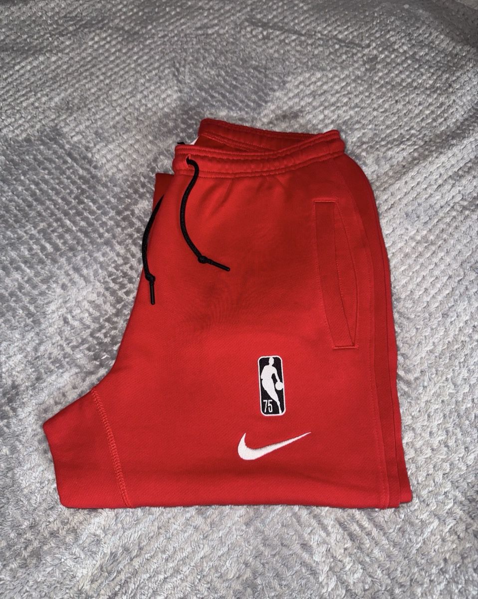 Pantaloni: PANTALON DE JOGGING CHICAGO BULLS – Usato da Aigle venduto da ama_n8k2