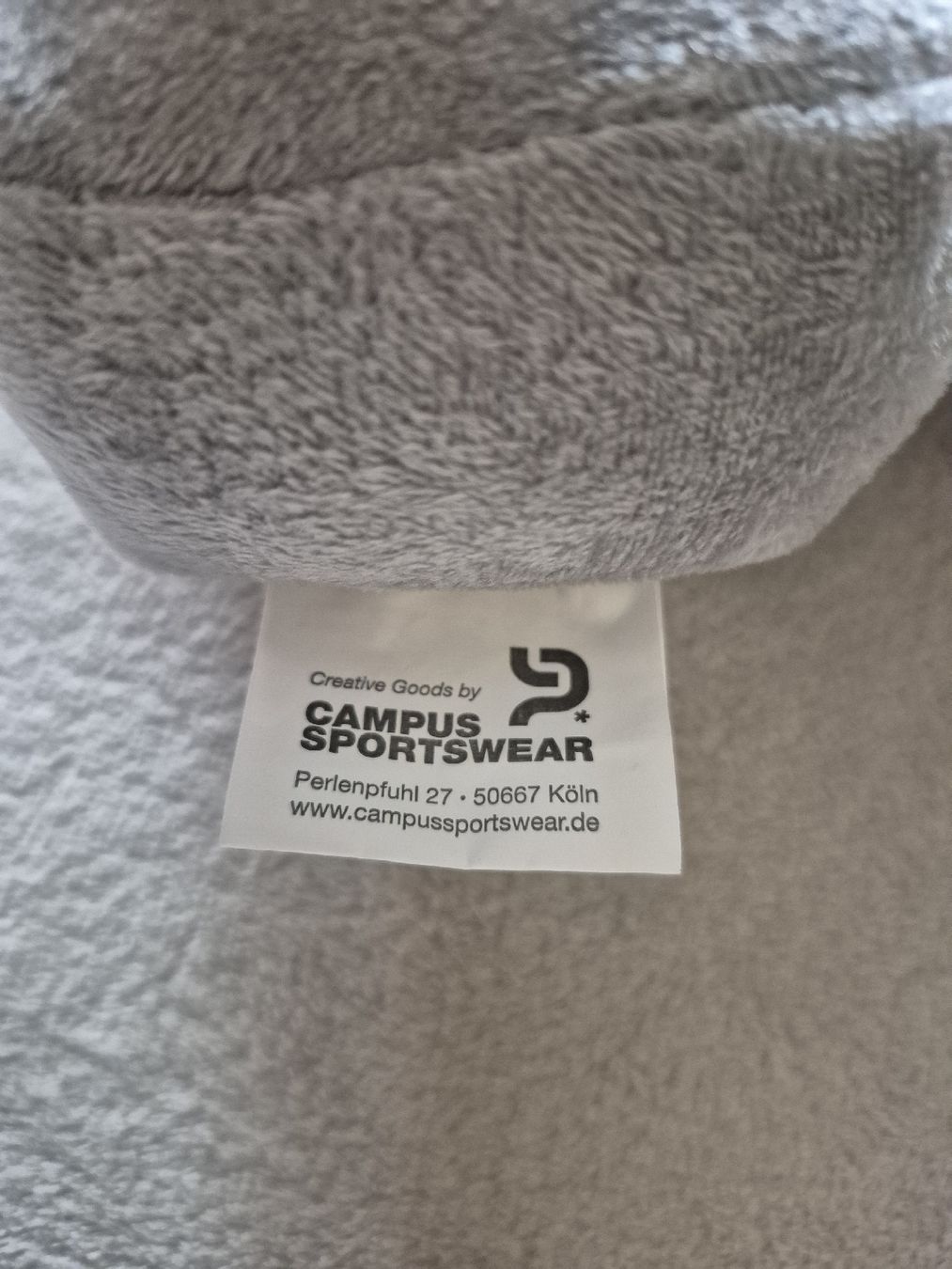Cuscini: Gamescom Eat Sleep Game Repeat Kissen / Pillow – Usato da Seuzach venduto da Xauberai 4