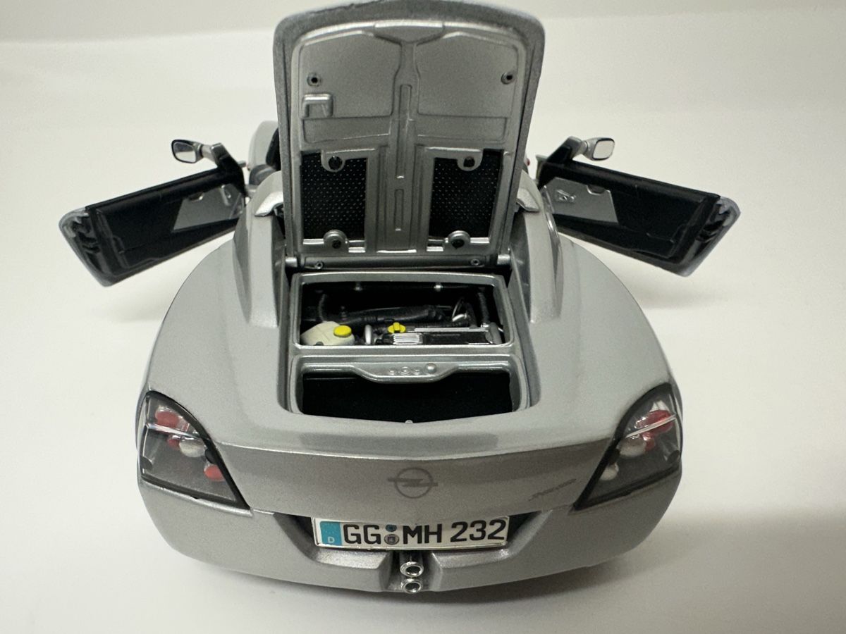 Maisto Modellautos: Opel Speedster 1:18, silber, Maisto – Gebraucht aus Zofingen von  6