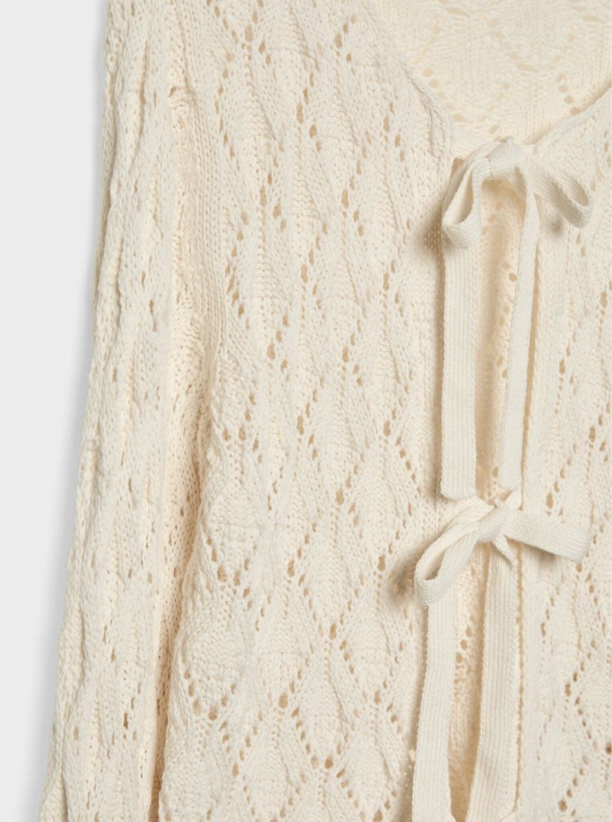 Stradivarius Maglioni & Felpe: Beige Strickjacke mit Cutwork Stradivarius – Usato da Gachnang venduto da todressgolden 2