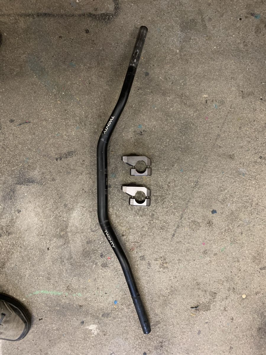 Toutes les pièces détachées moto: Guidon Lenker Twenty + Potence – D'occasion à Täuffelen par Mitch67