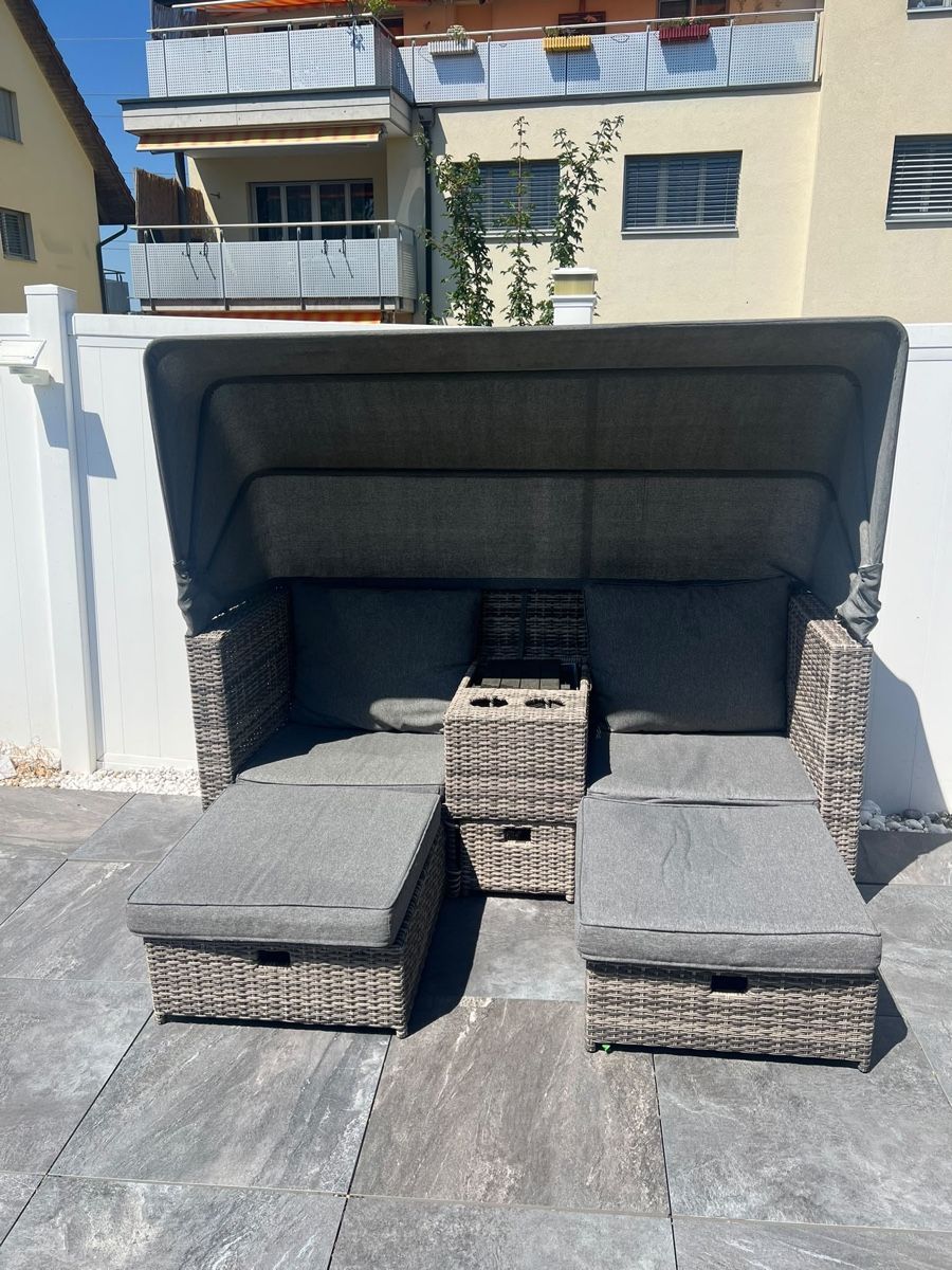 Divani: Gartenlounge Rattan grau mit Sonnendach und Hocker – Usato da Embrach venduto da Leva11 1