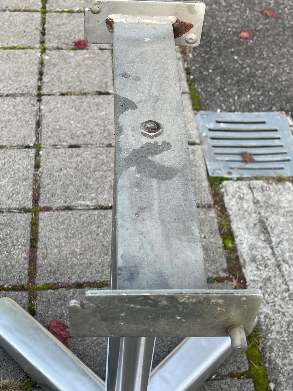 Sonstiges Mobiliar: Tischgestell silbern massiv standhaft schwer – Gebraucht aus Nussbaumen AG von HelenaDavid1910 3