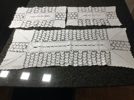 3 handgemachte Deckchen weiss