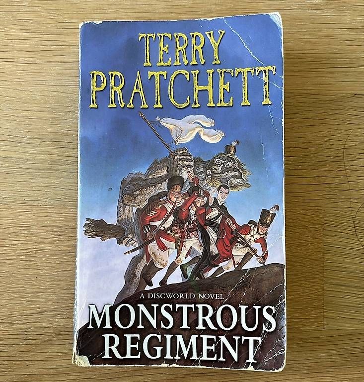 Libri: Terry Pratchett - Monstrous Regiment – Usato da Staufen venduto da gko_km8f