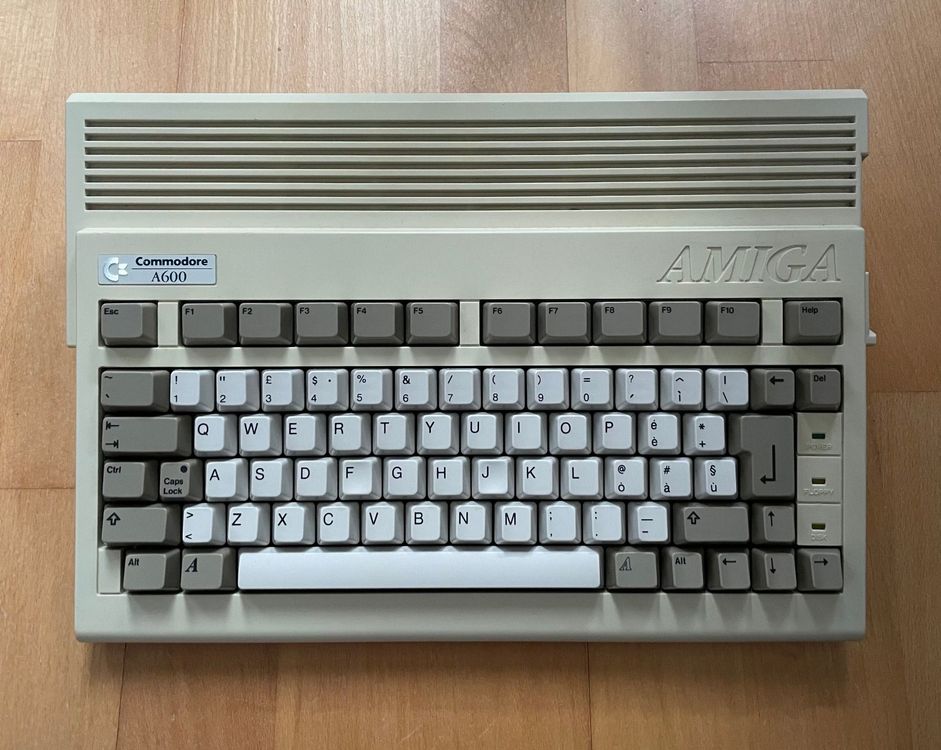 Commodore Amiga A600 Kaufen auf Ricardo