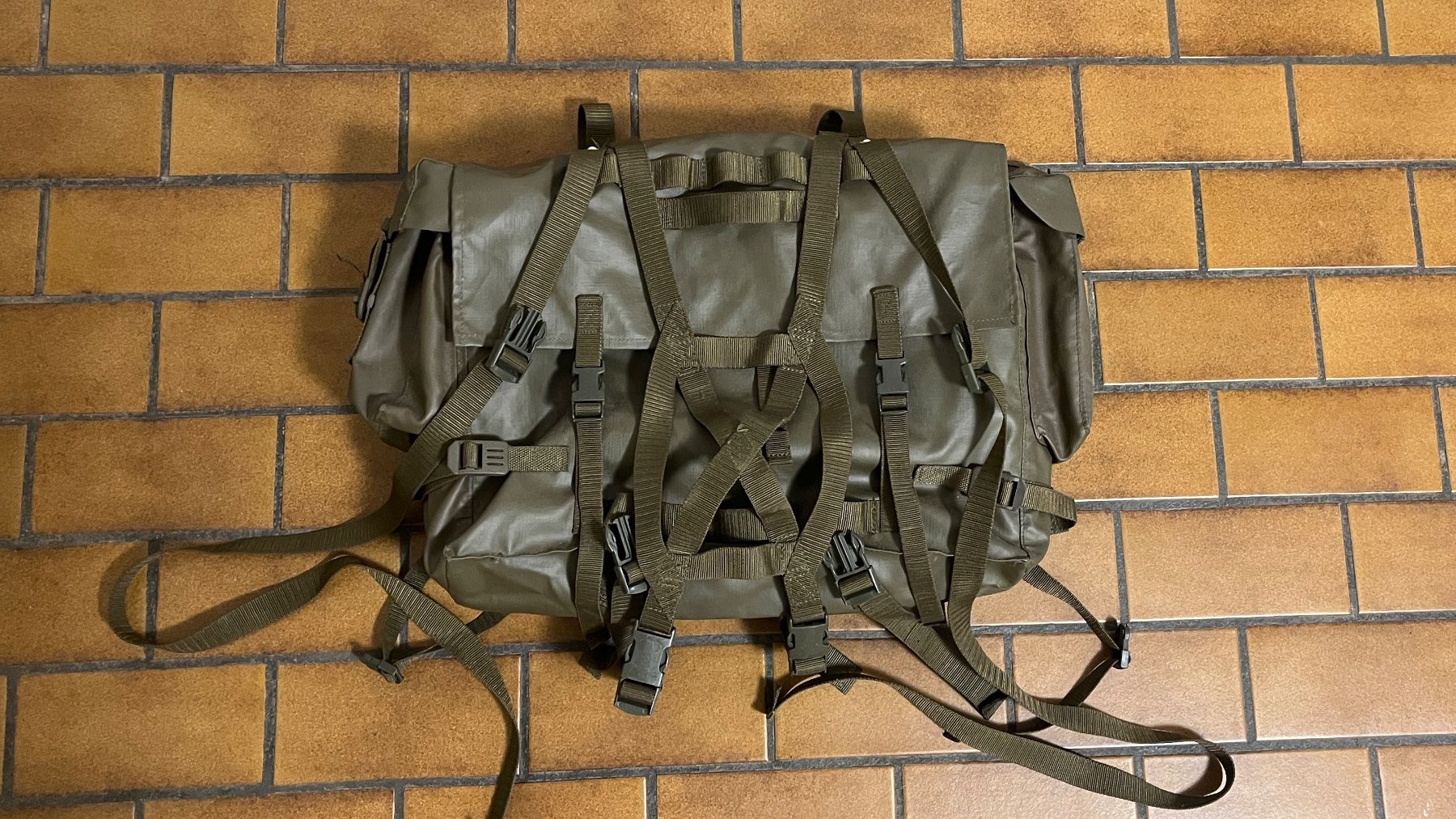Schweizer Armee Zaini: Schweizer Militär GTE90 Rucksack – Nuovo (secondo la descrizione) da Chur venduto da nuc_lp7y