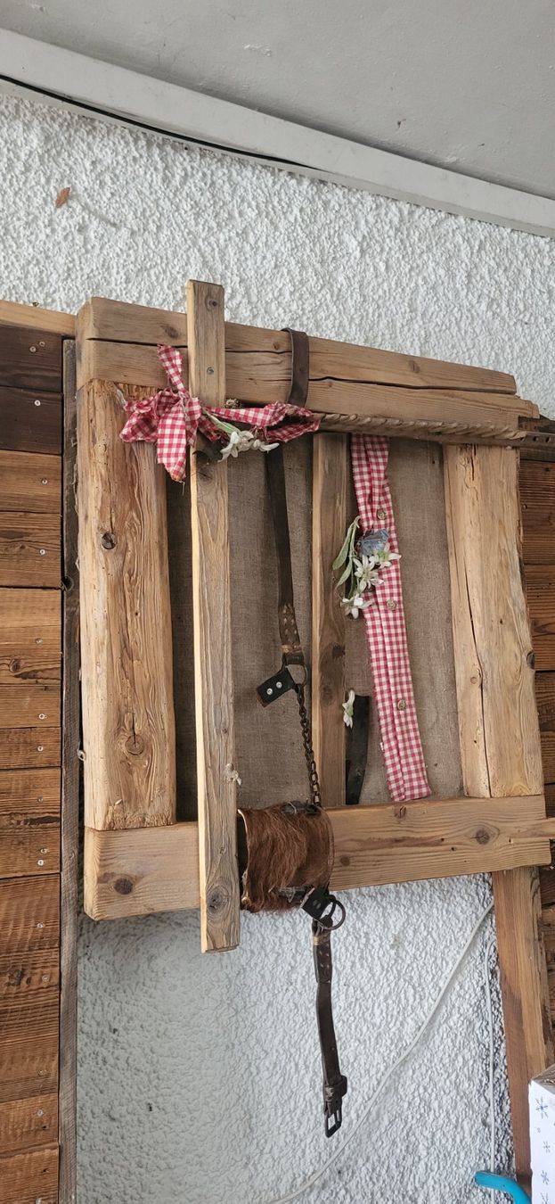 Tutte le decorazioni: Holzdekoration – Usato da Thal venduto da ExpofairAG 1