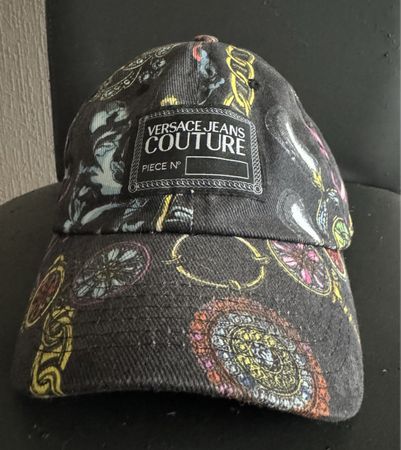 Casquette Versace Jeans Couture - Style & Élégance!