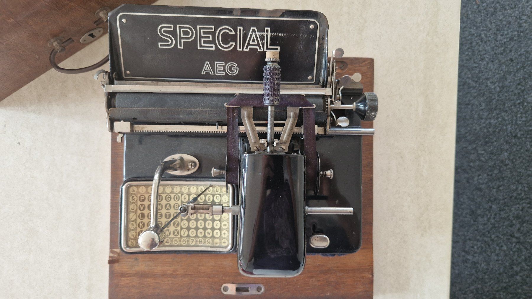 Macchine da scrivere: AEG „Special“ Zeigerschreibmaschine – Usato da Regensdorf venduto da Beeker 1