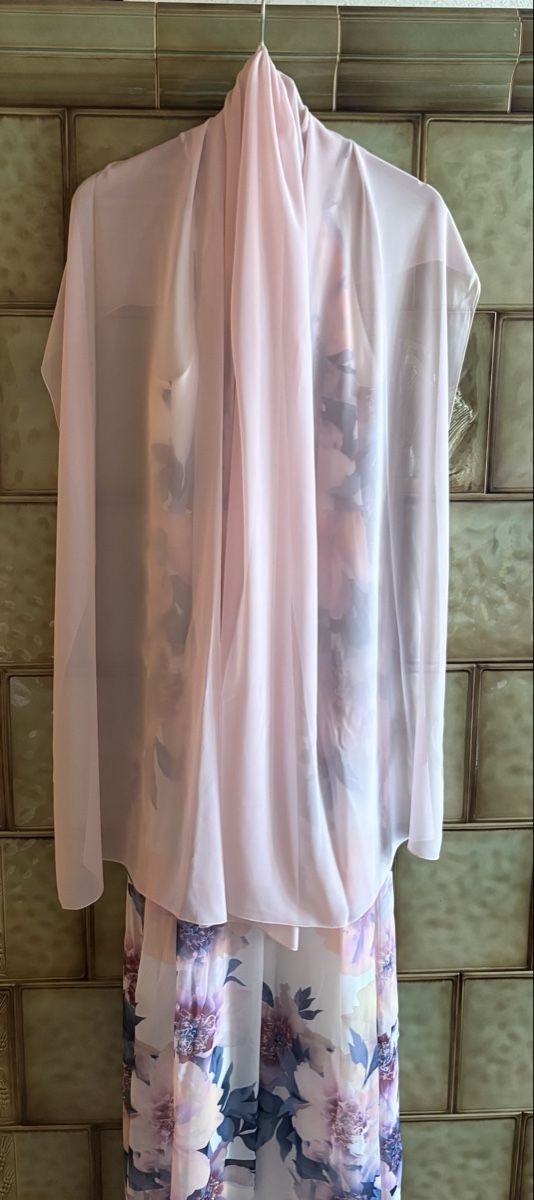 Robes: Maxikleid Blumenmuster Grösse 40 neuwertig – D'occasion à Zeihen par domtsche 2