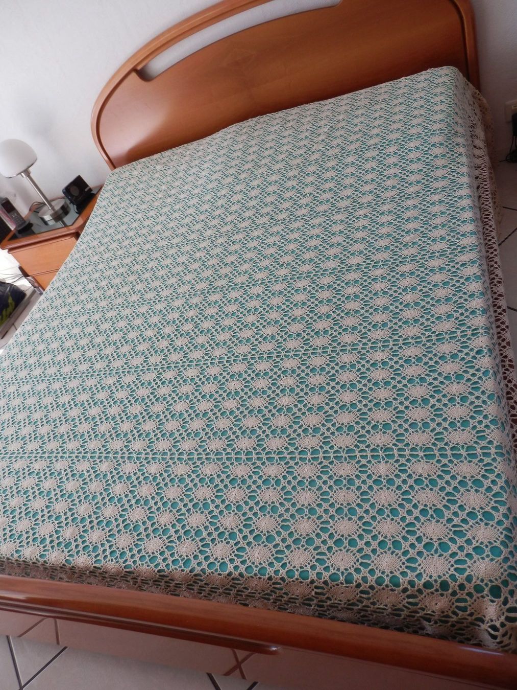 Bettwäsche: wundersachöne neue gehäckelte Tagesdecke, Handarbeit – Neu und originalverpackt aus Zufikon von lea050