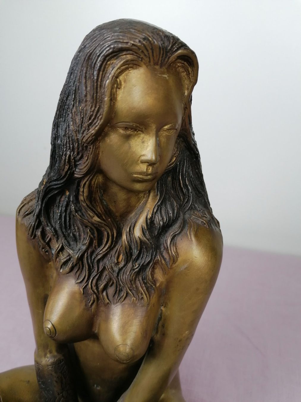 Statuette: Erotische Frauenfigur aus Messingbronze – Usato da Köniz venduto da Brockenreich 2