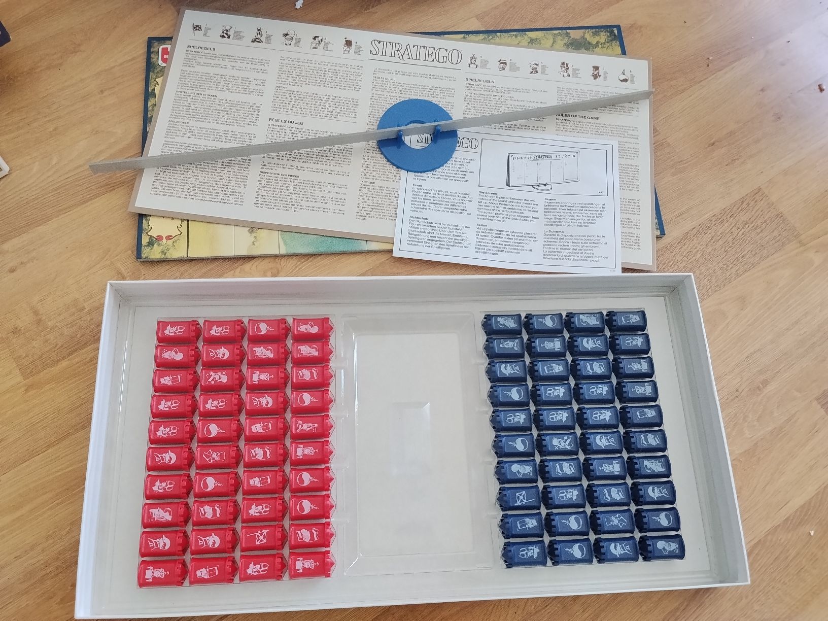 Jeux: STRATEGO Brettspiel guter Zustand – D'occasion à Dübendorf par namor00 8