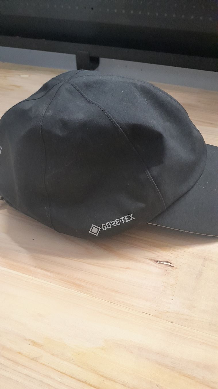 Simms Copricapi, berretti & cappellini: Casquette SIMMS noir taille unique bon état – Usato da Poliez-Pittet venduto da wilmout3 2