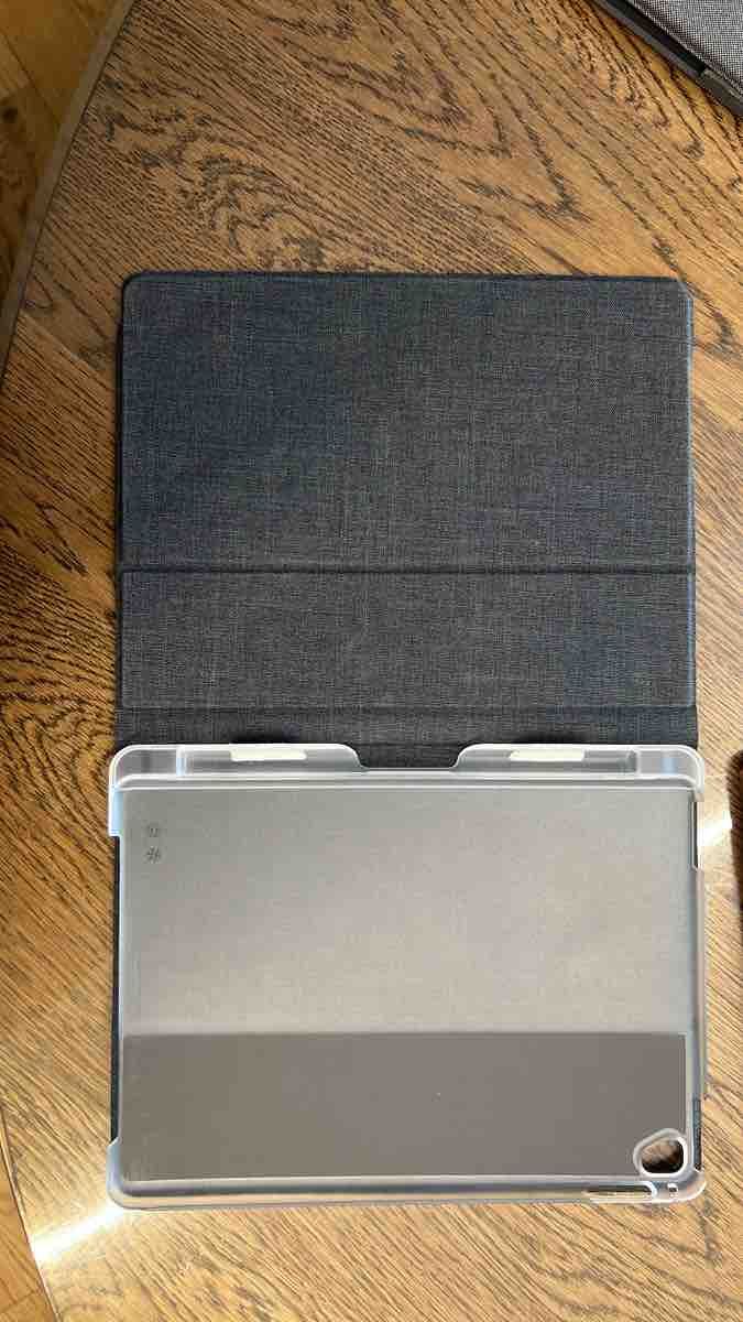 Covers & Borse: Schutzhülle Tablet Grau gebraucht – Usato da Toffen venduto da ann_l58m