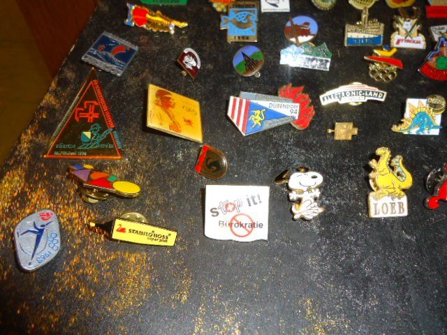 Plaketten & Abzeichen: Pins Sammlung über 80 stück – Gebraucht aus Zürich von liquidation-cobra 2