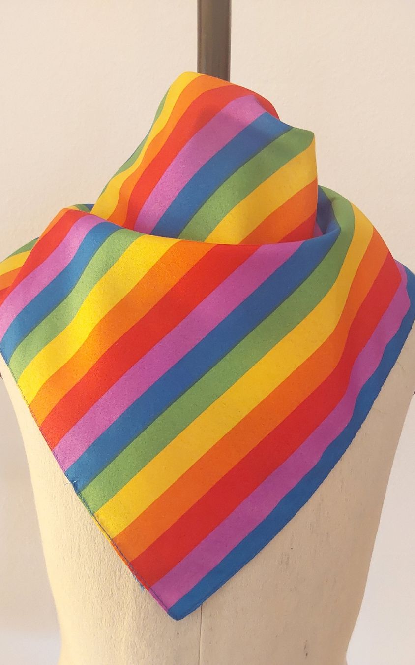 Foulards, Tücher & Schals: Tuch quadratisch Regenbogenfarben Polyester – Gebraucht aus Köniz von scopello12