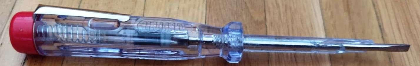 Tous les outils: Spannungsprüfer 100-250 Volt, transparent – D'occasion à Zürich par 1-2-3-Kaufen 3