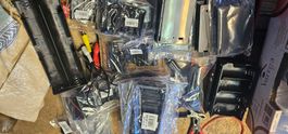 Batteriehalter- und Boxenkonvolut