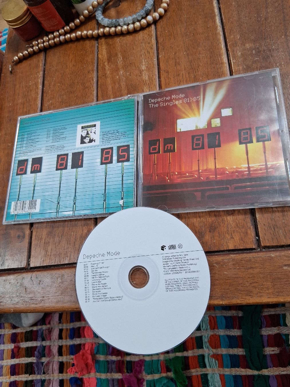 CD: depeche mode- singles 81-85 – Usato da St-Cergue venduto da VeganWarrior