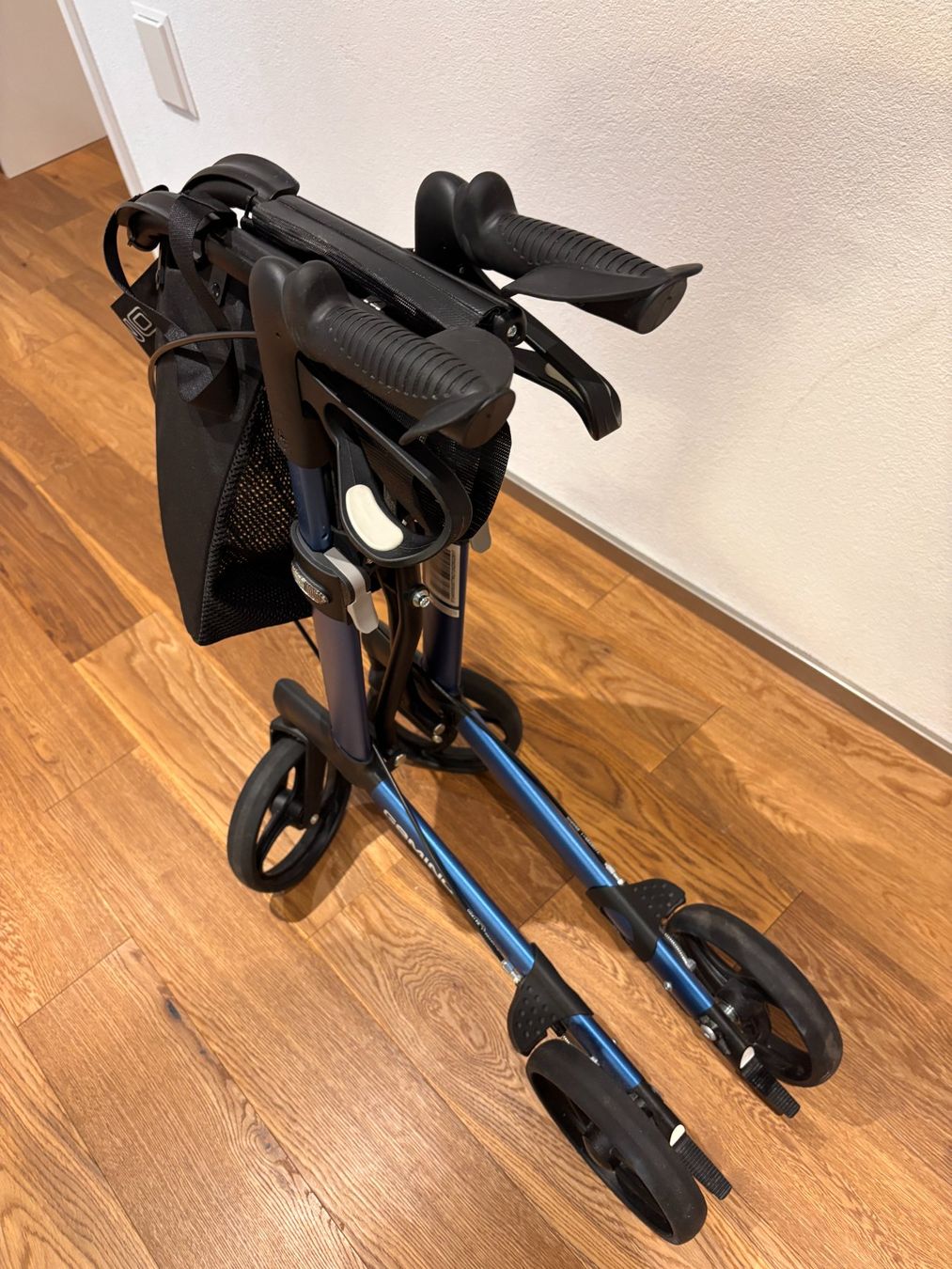 Ausili per la deambulazione: Rollator Gemino 30 (saphire-blau) – Usato da Nottwil venduto da Curt_Wedd 2