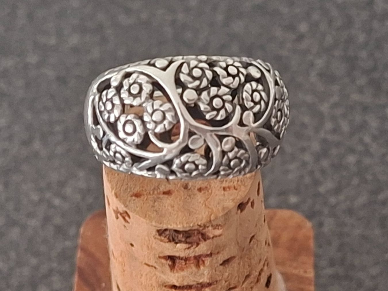 Ringe: Silberring 925  mit durchbrochnen Blumenmuster – Gebraucht aus Gattikon von jeansgli